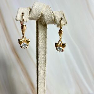 Elegant Gold and butterfly Charm Earring.
Oro Laminado 18k.